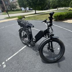 Fat-Tire Electric Bike 30mph with Throttle, Suspension & way more | NEGOTIATABLE | Juiced Ripcurrent S