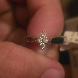 Exquisite 10K White Gold Engagement Ring Size 7-7.25 Brand New With Natural Diamonds
