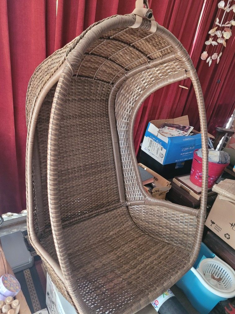 Hanging Egg Chair with Hanging Hardware Pier One Great Condition! for