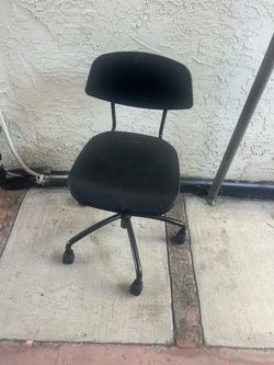 Swivel desk chair