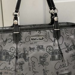 Coach Shoulder Bag Horse and Carriage L 2060-F16567 in Excellent Condition Pre-owned No Rips, Tears or Stains