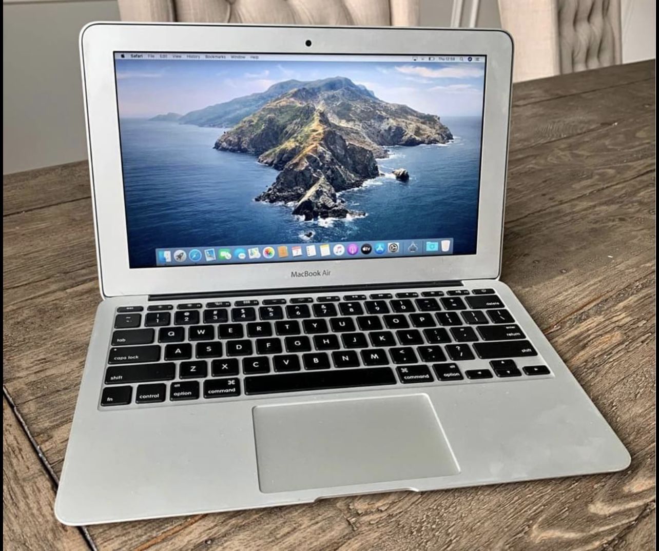 2015 Apple MacBook Air 11in Laptop Mac Computer