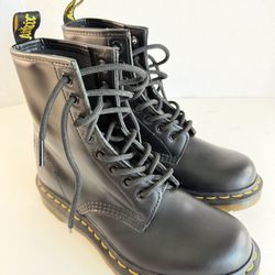 Dr. Martens 1460 W Black Smooth Leather 8-Eye Lace Up Combat Boots Women's Size 7
