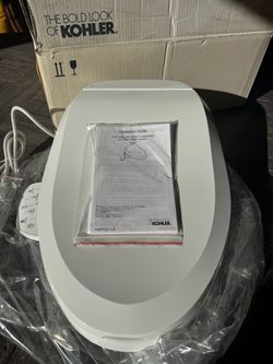 New Kohler electric Toilet seat , water , heat