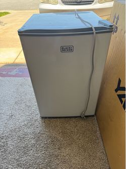 Black and Deker refrigerator