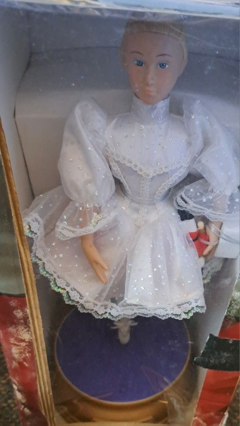 1999 Holiday Time Rotating Nutcracker Ballerina Musical Christmas 18”