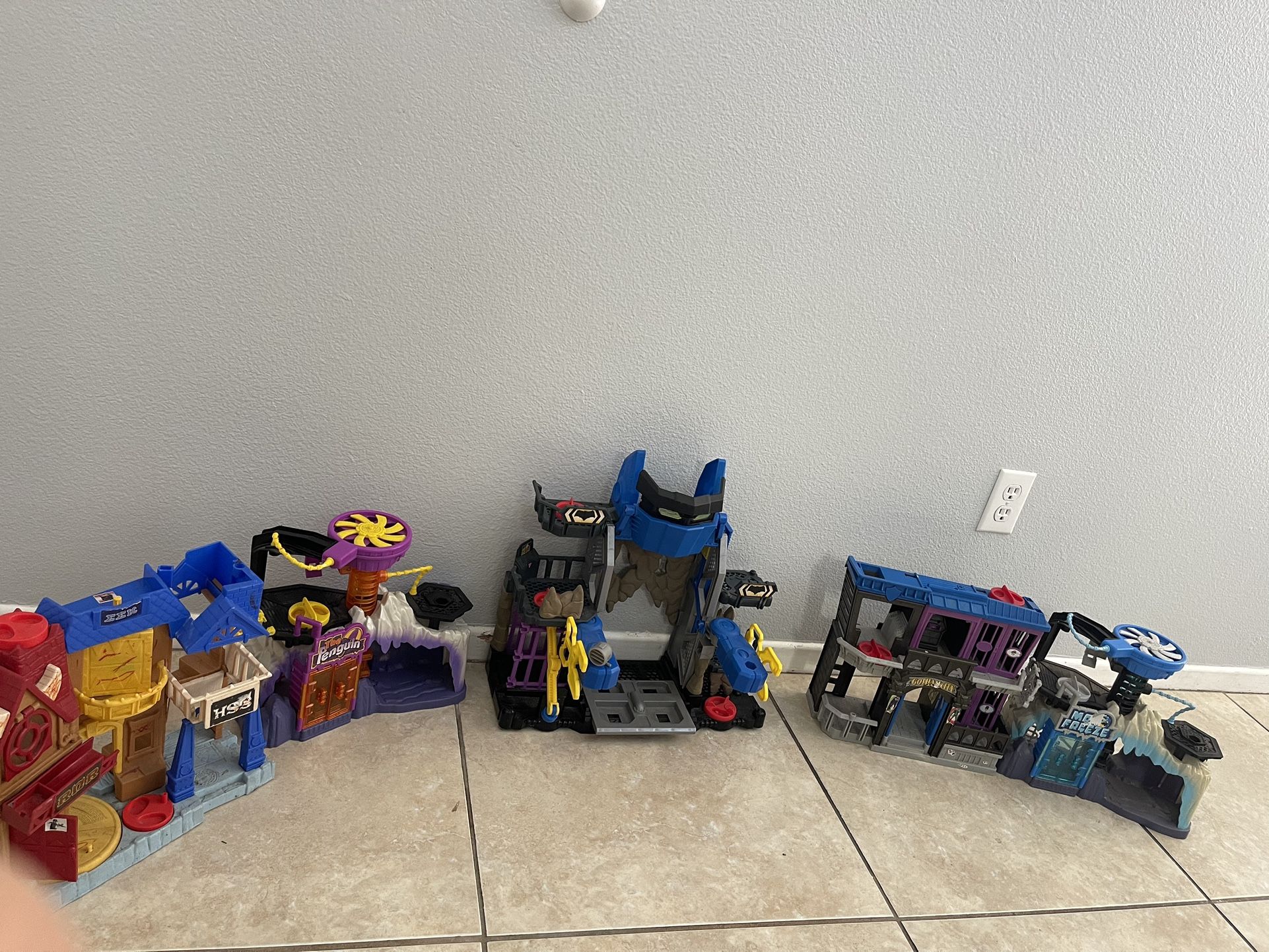 Play House Batman, Gotham City, The Penguin, Mr Freeze