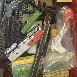 Vintage TRAIN tracks, Realistic Modeling Plastic Architecture, Landscape Modeling Plastics, TYCO Transformers