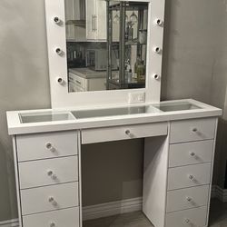 Vanity Desk With Mirror 