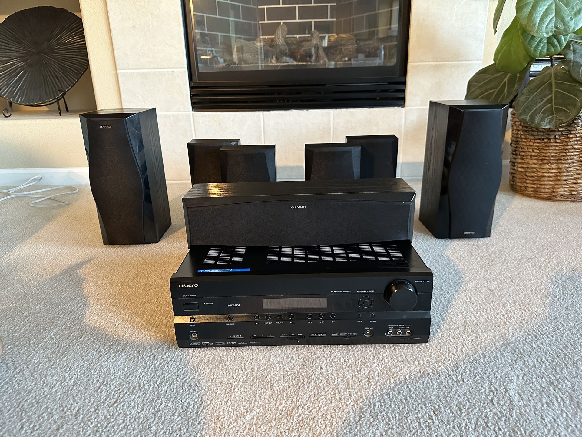 ONKYO® AV RECEIVER MODEL NO. HT-R560 and Speakers