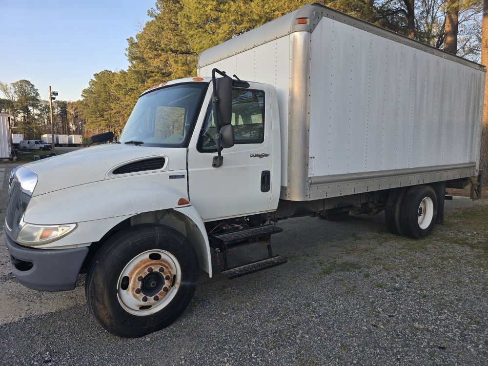 2008 International 4300 Durastar