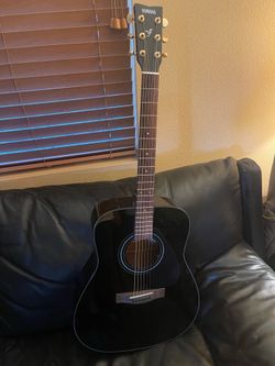 Yamaha acoustic guitar black beauty.!!