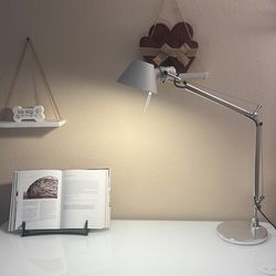 Adjustable table lamp
