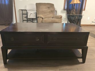 American Signature Brand coffee and end table