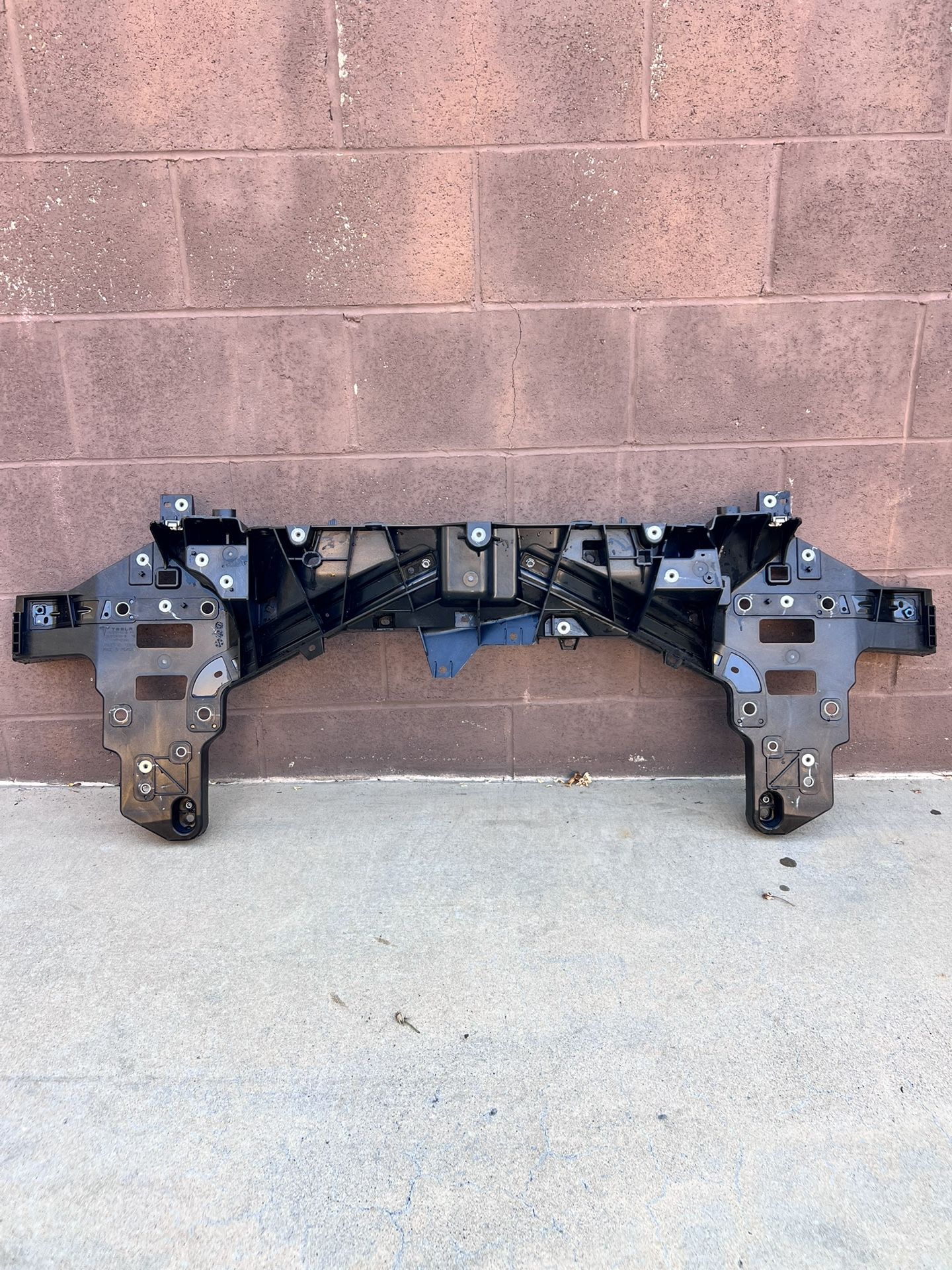 Tesla Model X Plaid Front carrier radiator support