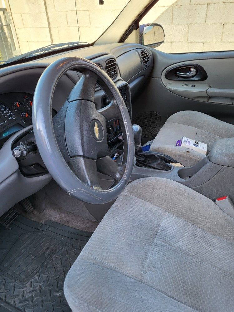 Grey Chevy Trail Blazer..4dr