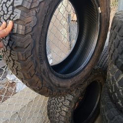 (2) LT275/60R20 BFGoodrich 