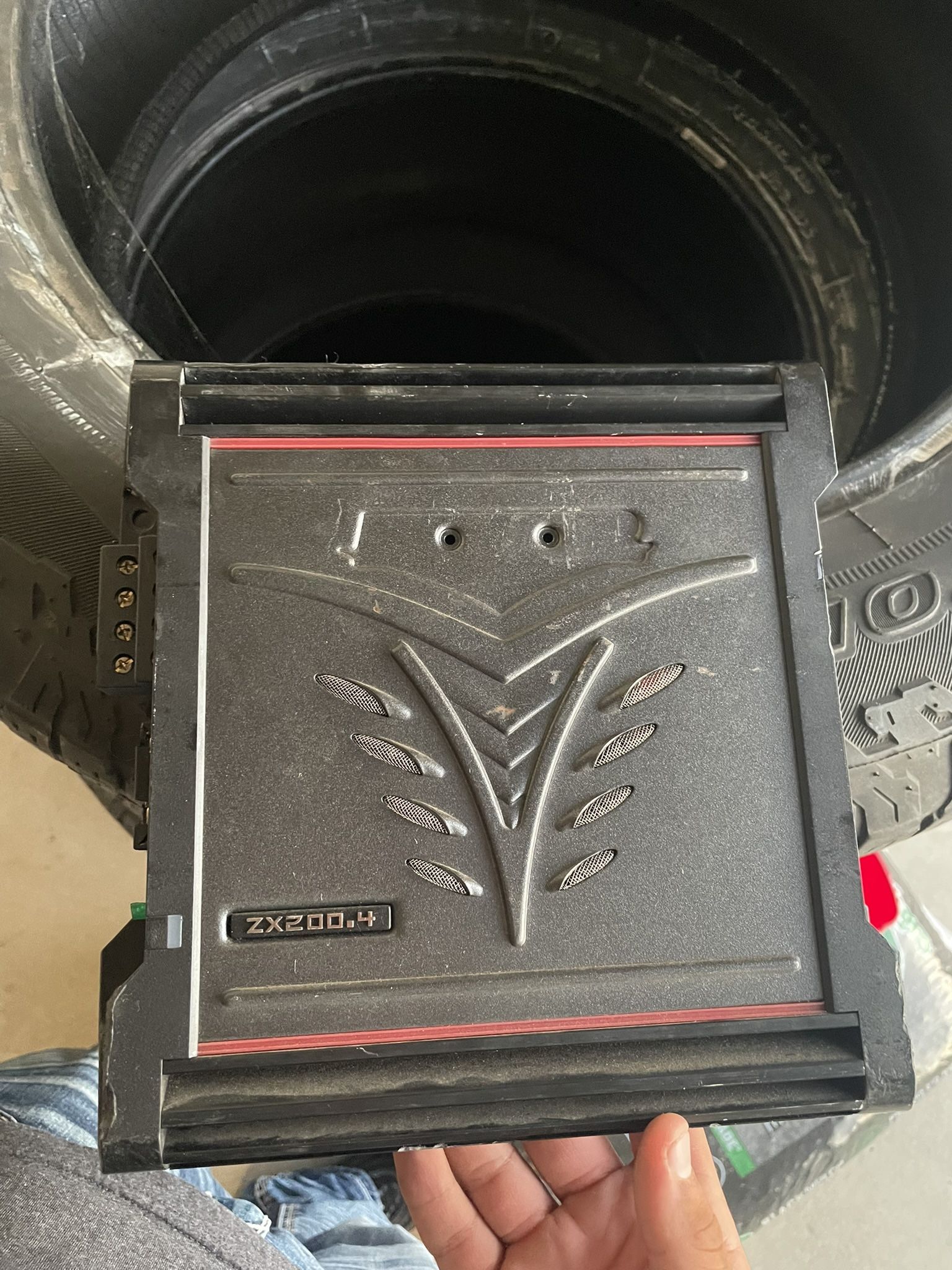 Kicker Amp