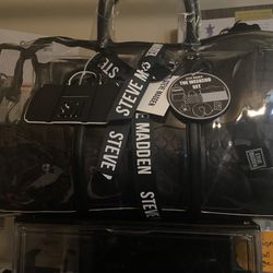 Brand new authentic Steve Madden seven piece traveling set