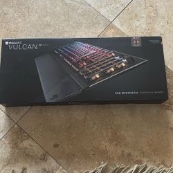 Roccat Vulcan mechanical gaming keyboard New 