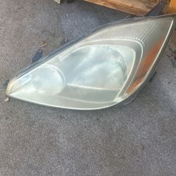 2004-05 Toyota Sienna Headlights 