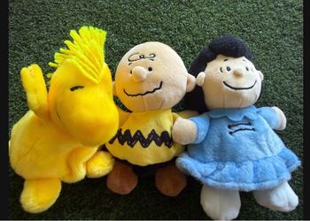 3 Peanuts characters small plush