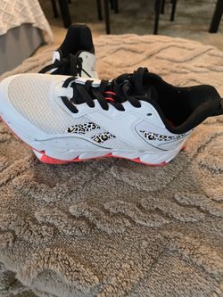 Reebok leaporard white sneakers