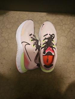 Pink NIKE RENEW Size 7.5 Women