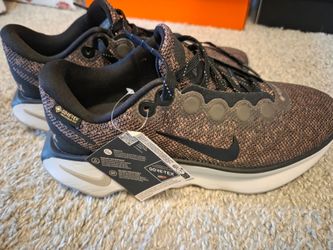 Nike Motiva Gore-Tex women's size 7