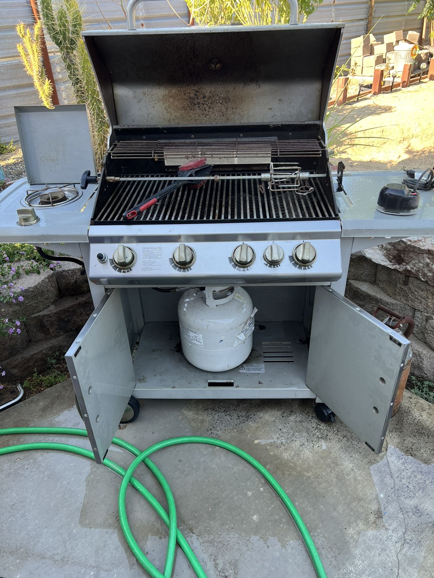 Grill Home & Garden