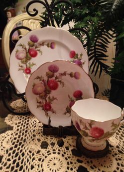 Queen Anne Fine Bone China 3 Piece Set