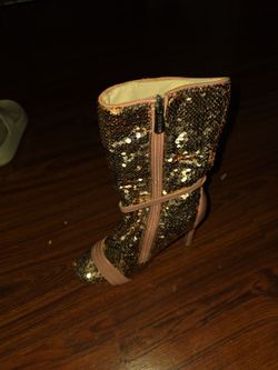 AI Overview

        ✨ STUNNING Rose Gold Sequin Stiletto Mid-Calf Boots ✨ size 7M