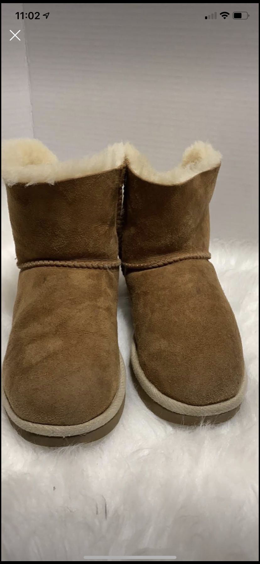 Ugg size 5 in great