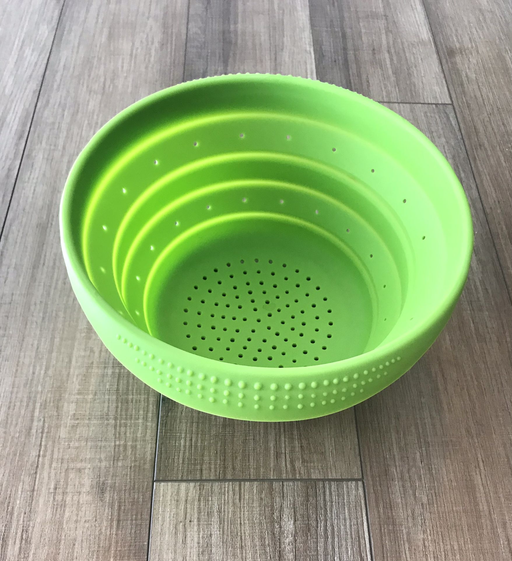 Better Houseware 4-Quart Silicone Collapsible Colander (Green) Multipurpose silicon strainer and colander, steamer insert, no boil over lid