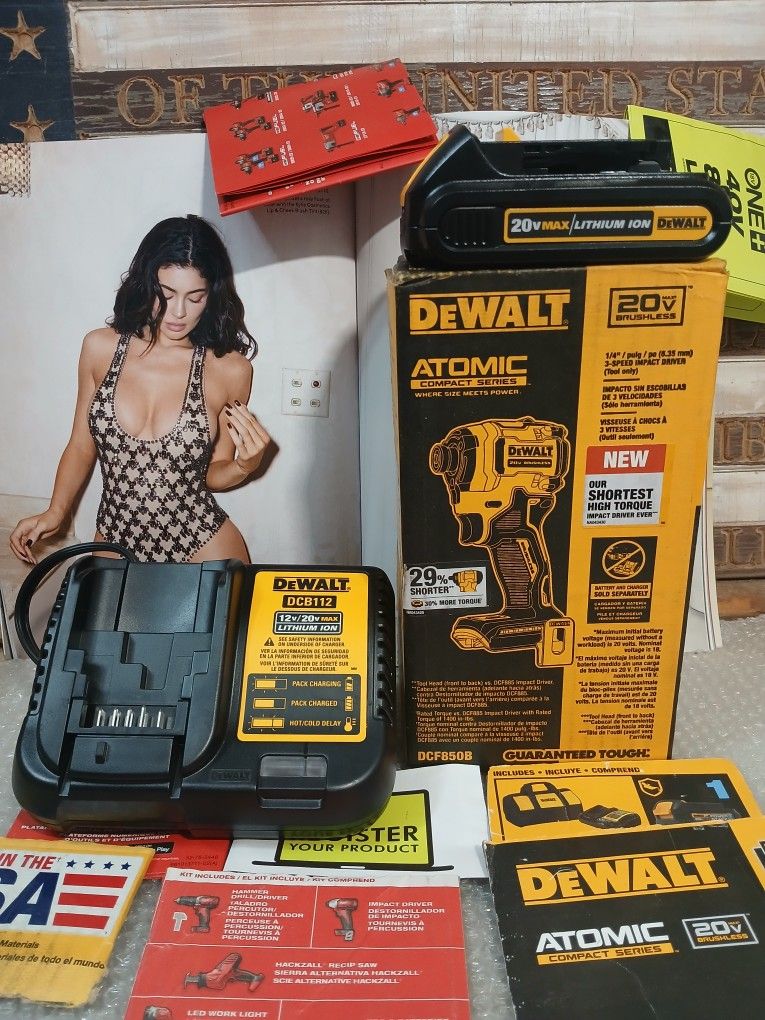 NEW DEWALT 20V BRUSHLESS ATOMIC 1/4 IMPACT DRIVER TOOL KIT