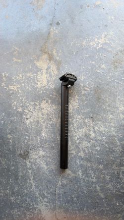 Seat post. Black