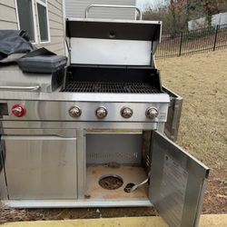 Dyna grill With Four Burners And A Griddle