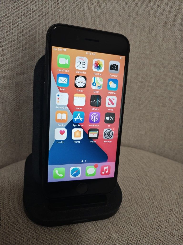 iPhone8 64G unlocked for any carrier very good condition