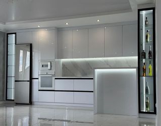 Custom Kitchen Cabinets 