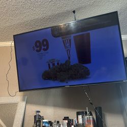 Hitachi Roku  55 Pulgadas  Tiene El Brillo Muy Bajo 