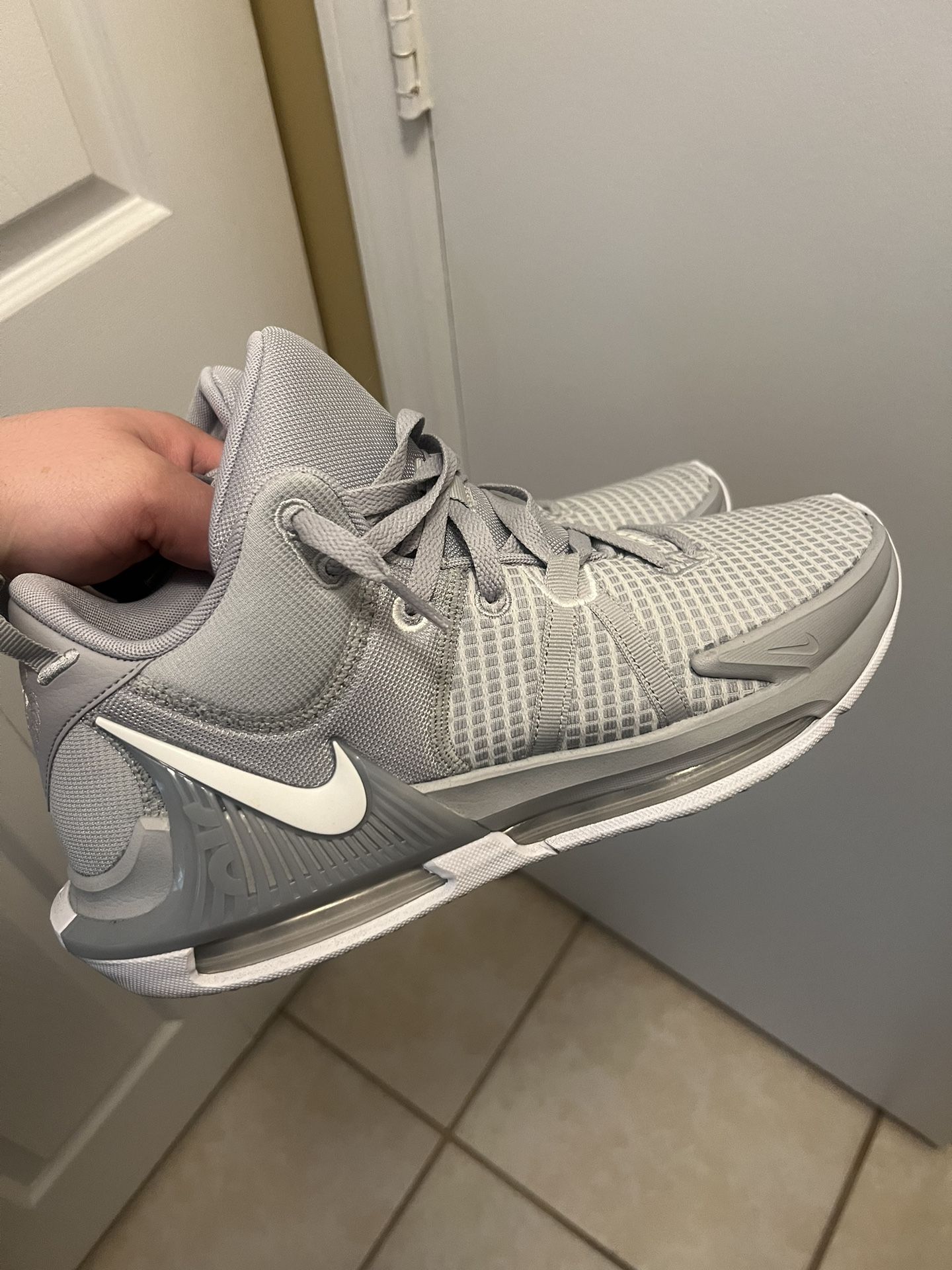 lebron witness 7 wolf grey