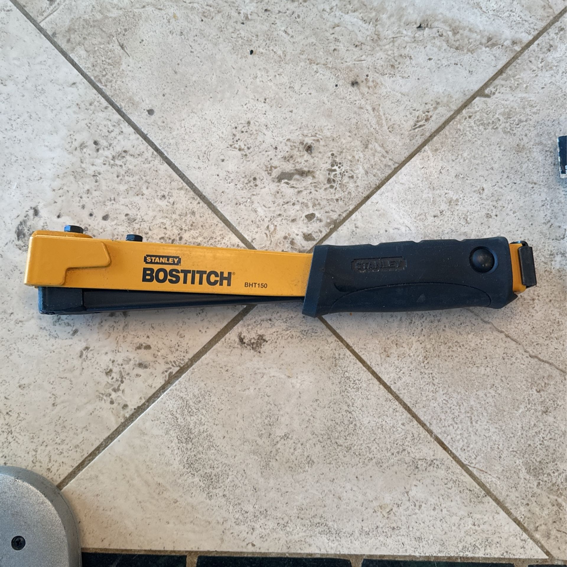 BOSTITCH BHT150C 1/4" Manual Hammer Tacker