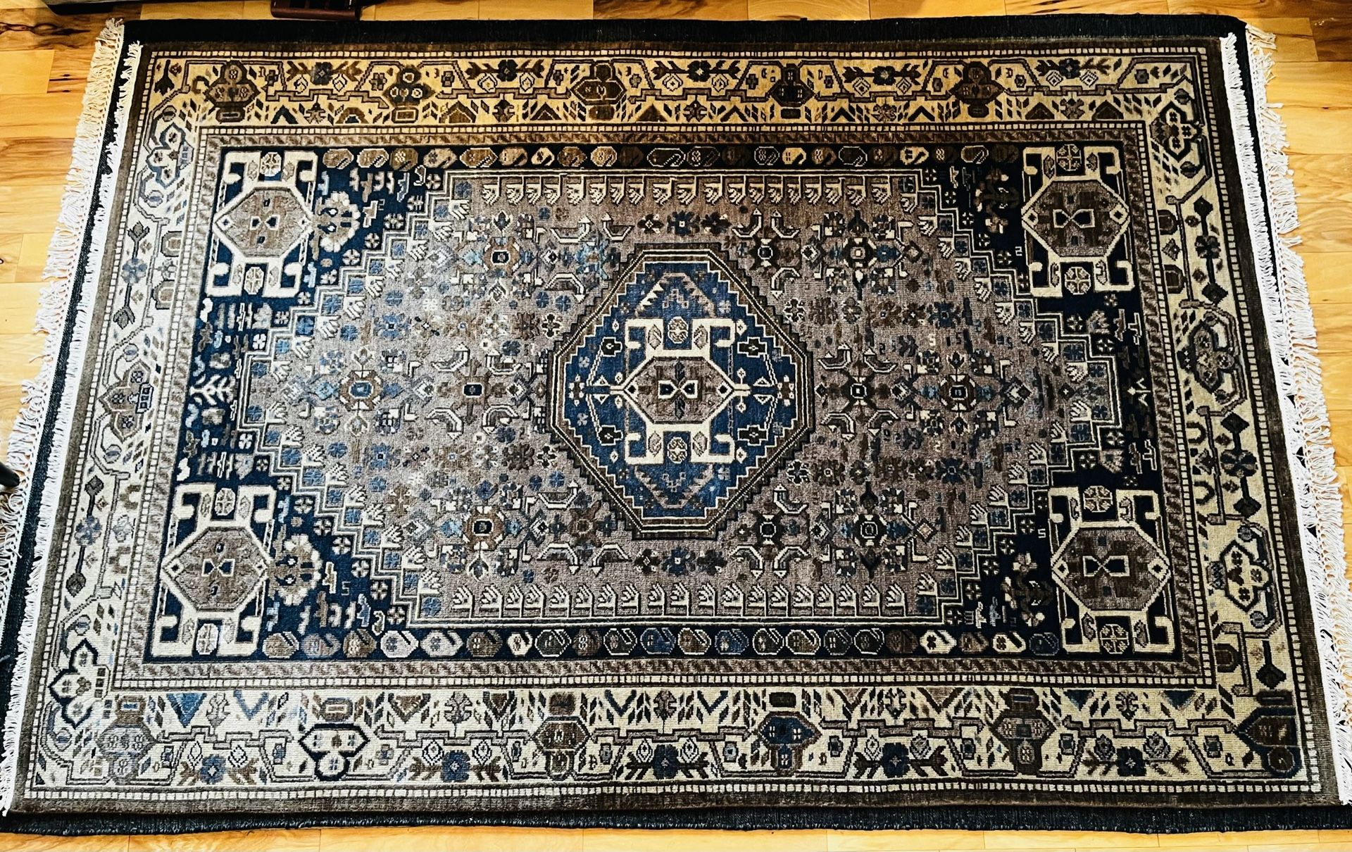 6x9 Hand Knotted Rug