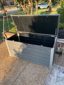 Good condition deck box