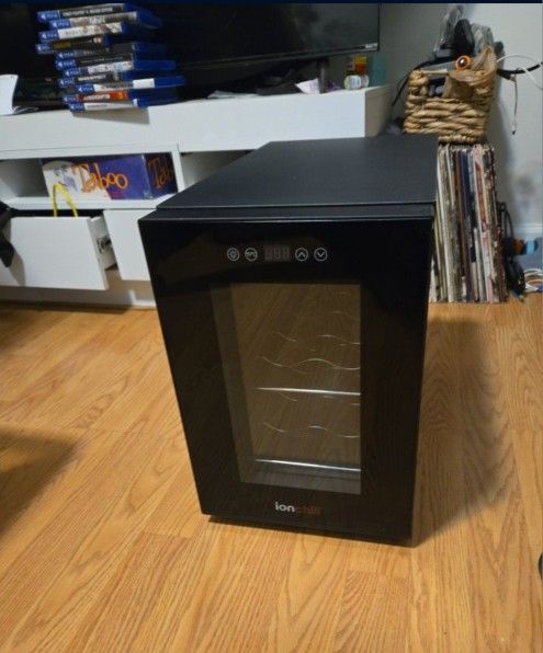 Ion Chill Wine Cooler / Mini Fridge