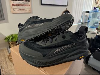 Altra Olympus 6 size 10.5 men