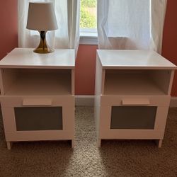 IKEA: Used Like New : White Nightstand for Beds DIMENSIONS: 15 3/8”x16”x21” 