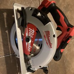 M18 18-Volt Lithium-Ion Brushless Cordless 7-1/4 in. Circular Saw (Tool-Only) by Milwaukee