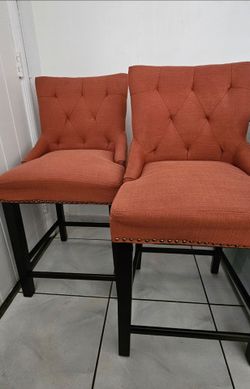 Set of 2  Counter Height Bar Stools. Pre-owned