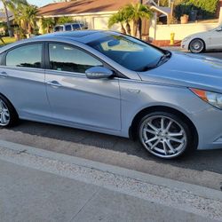 (11) Hyundai Sonata, Clean Title, Smogged, 4 Cylinder, 20"Rims, Runs And Drives Great